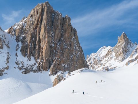 Montagne neige ski randonnée montée PeakUp Hautes-Alpes