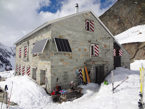 Montagne ski randonnée refuge Cabane du Grand Mountet Suisse Valais