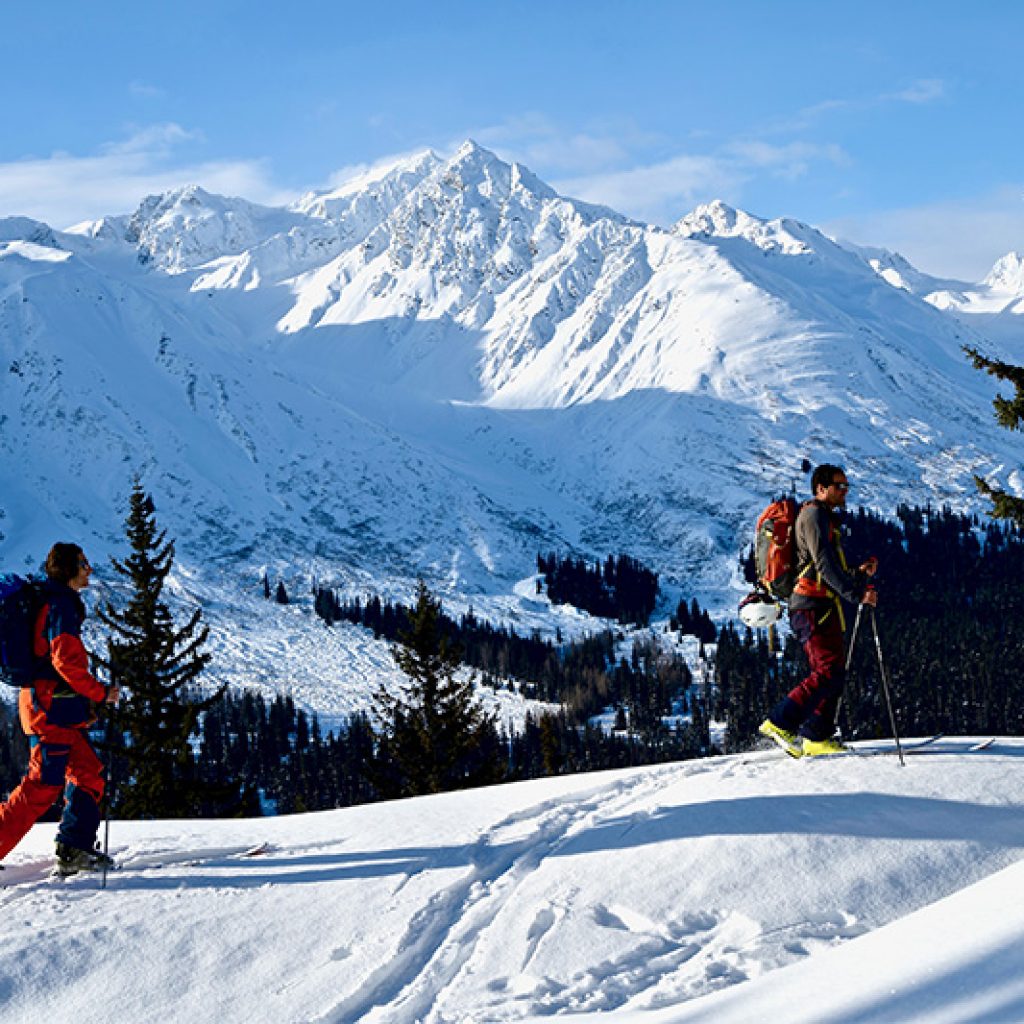 Yukon Canada ski randonnée vue paysages montagnes soleil